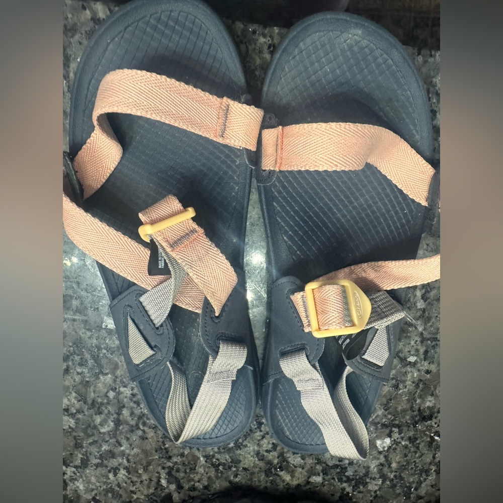 Women’s Chacos lowdown Sandals apricot and lilac color - Picture 2 of 4